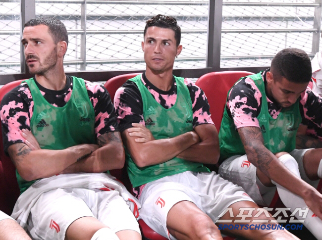 I'm so sorry! I want to apologize to my Japanese fans! No-show Ronaldo is the ace who bowed his head after playing in a spouse match