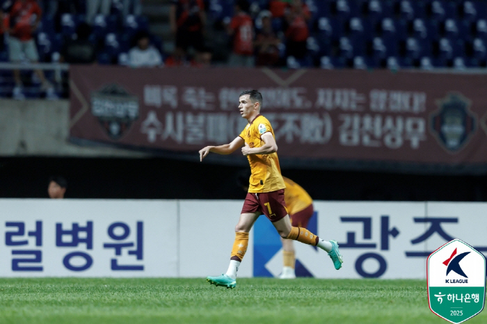  He's crazy After being scolded by Lee Jung-hyo, he woke up and scored in four consecutive games...Gwangju drew 11 against Lee Dong-kyung's equalizer Gimcheon