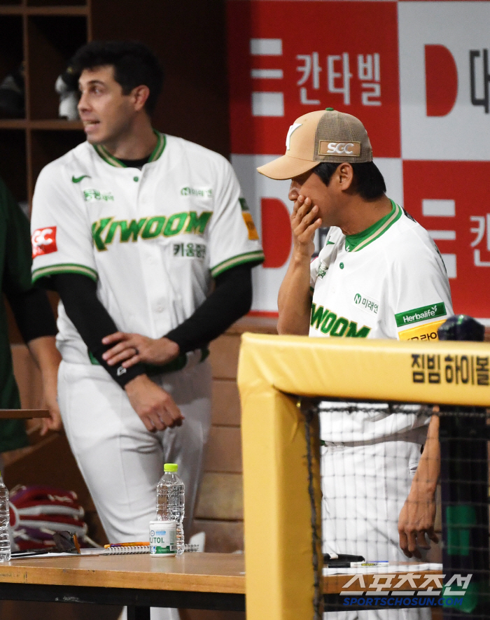  Director Seol Jong Jin has a lot on his mind
