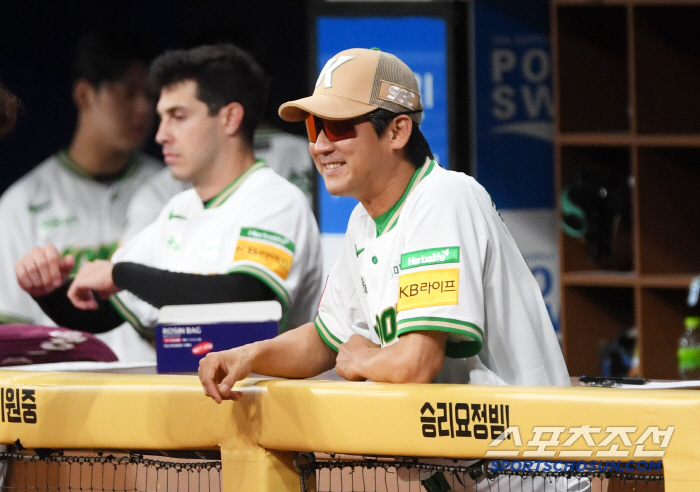  Director Seol Jong Jin, let's smile