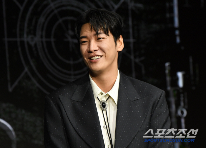  Kim Youngkwang's excited smile