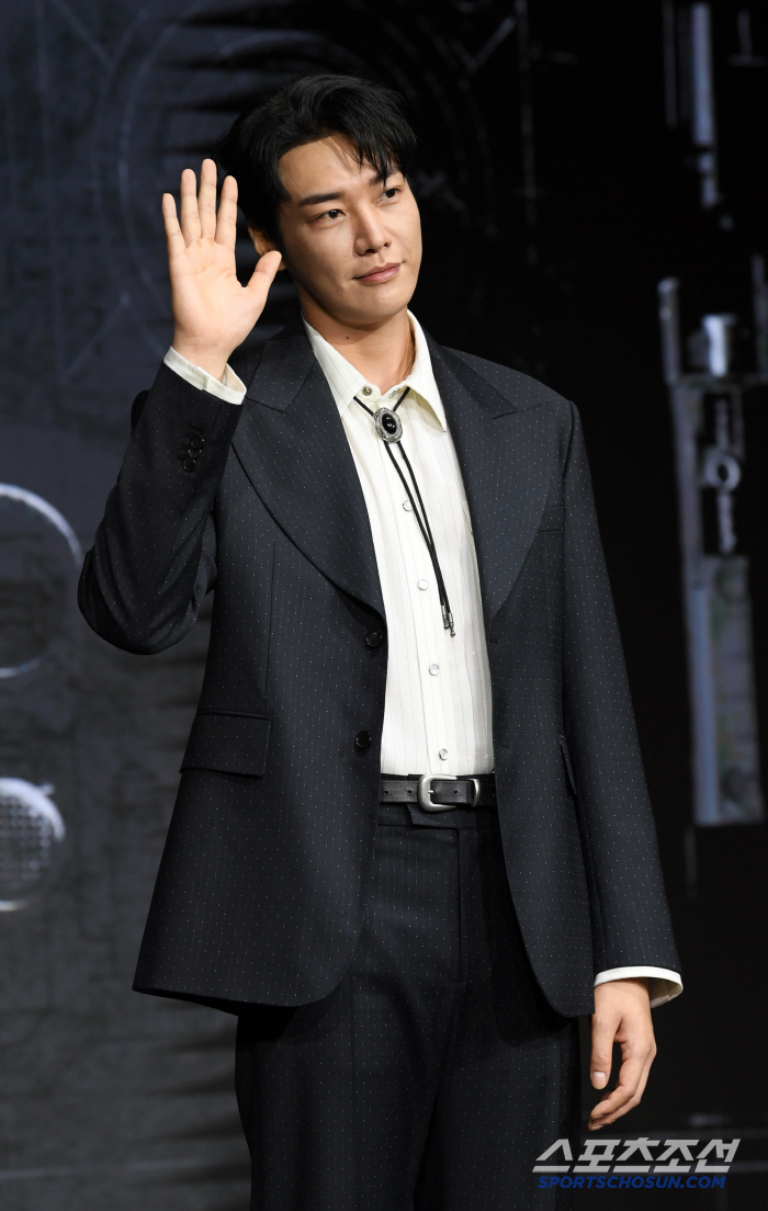  Kim Youngkwang's heart flutters