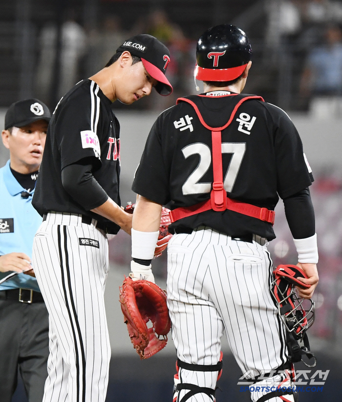  Lee Jung-yong fills the bases and is replaced