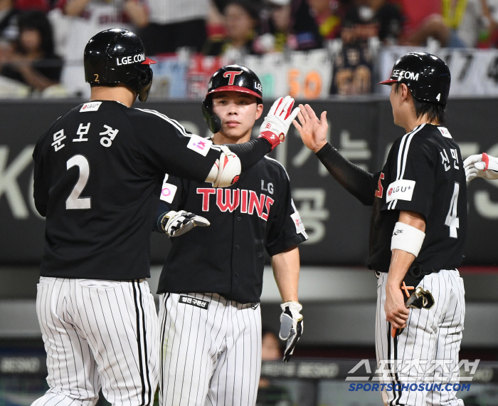  Moon Bo-kyung's three-run shot widens the score gap