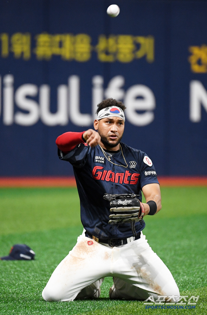  Reyes' good defense saved the loss