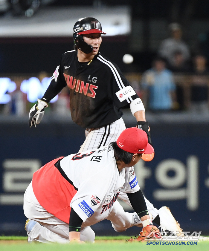  Wisdom 2nd base throw, Kim Sun-bin fails to catch