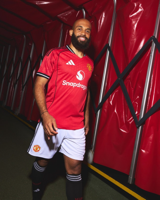 Samgo Choryo Manchester United finally has a horror machine! I'm happy to enter the Dream Club after recruiting Mbomo for the transfer fee of 130 billion won contract period of 51 No. 19 