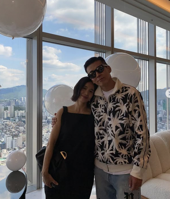 Sean, ♥ It's not even an anniversary for Jung Hye-young, but make it a gem on the event day of a luxury hotel
