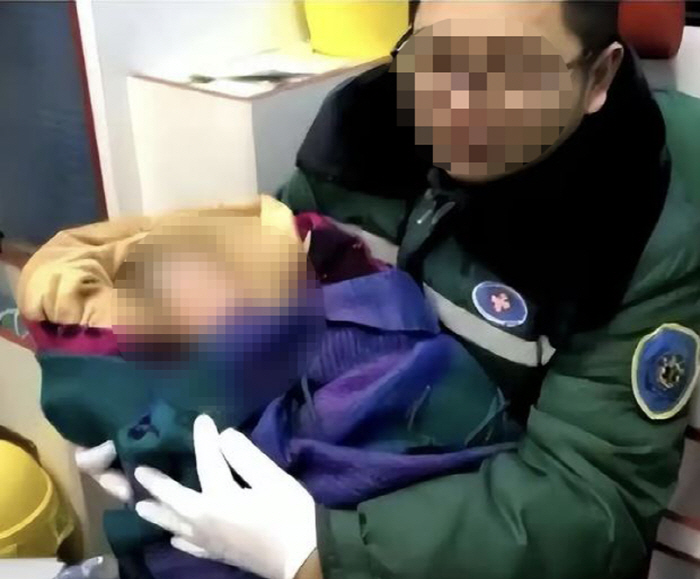 Second childbirth in a female college dormitory...I was studying for my finals