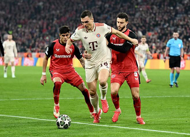 Tottenham's shock and fear abandoned his pregnant wife, and Kim Min-jae, a shock affair with an employee, is really interested in colleagues