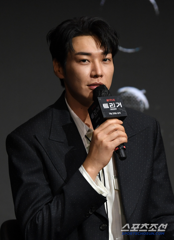 Trigger Kim Young-kwang acting E as I..I feel pressured.