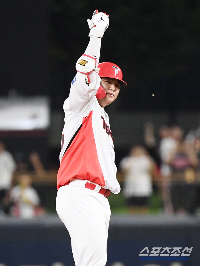 Yoo Young-chan, Lee Jung-yong, Hae-young, Jo Sang-woo, must-win day of collapse. 40 → 47 → 97 Park Hae-min's three-run tie, Kim Hyun-soo's come-from-behind hit. Veteran players kept second place in LG