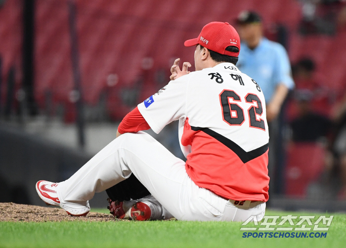 Yoo Young-chan's 3rd run in the 8th inning → Jung Hae-young's 4th run in the 9th inning is a sign of the hot season. 