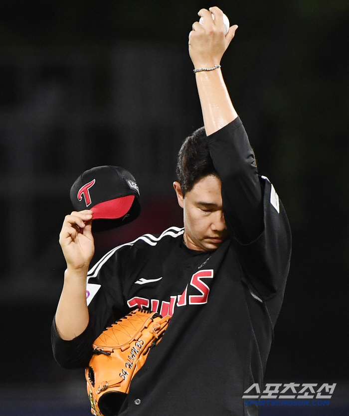 Yoo Young-chan's 3rd run in the 8th inning → Jung Hae-young's 4th run in the 9th inning is a sign of the hot season. 