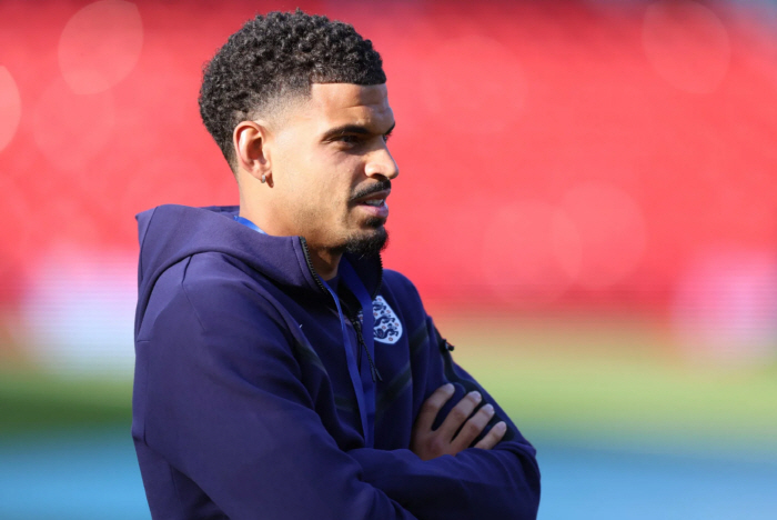 You didn't go to Portugal? Is this an example of joining Tottenham? Tottenham suspension Morgan Gibbs-White to miss out on Nottingham's away trip to Portugal