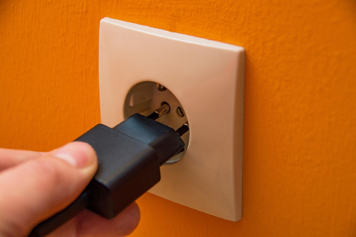 37% of electric shock occurs in summer...There's a possibility of organ damage, even if it looks fine