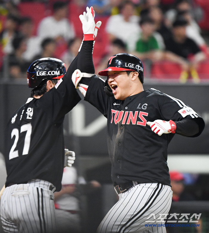 40 → 44 → 64 → 65 Moon Bo-kyung's 10th two-run shot saved another person. LG is going to catch Hanwha for three consecutive wins now