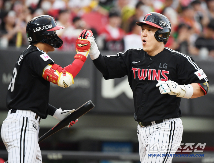 40 → 44 → 64 → 65 Moon Bo-kyung's 10th two-run shot saved another person. LG is going to catch Hanwha for three consecutive wins now