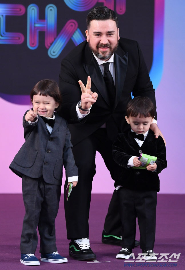47-year-old Sam Hammington made a big success of his children's farming → Another good news..I'm the CEO