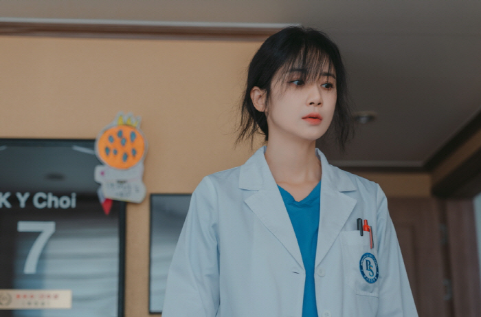 Bo-young Lee, a doctor who helps you die...Death is the only way to reduce patient pain (Mary Kills People)