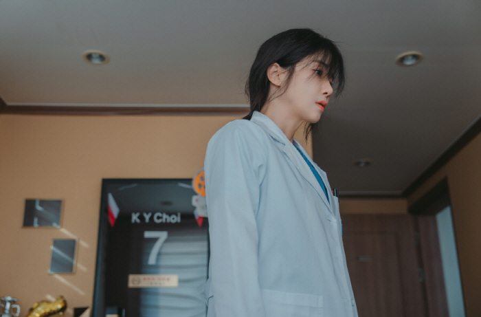 Bo-young Lee, a doctor who helps you die...Death is the only way to reduce patient pain (Mary Kills People)