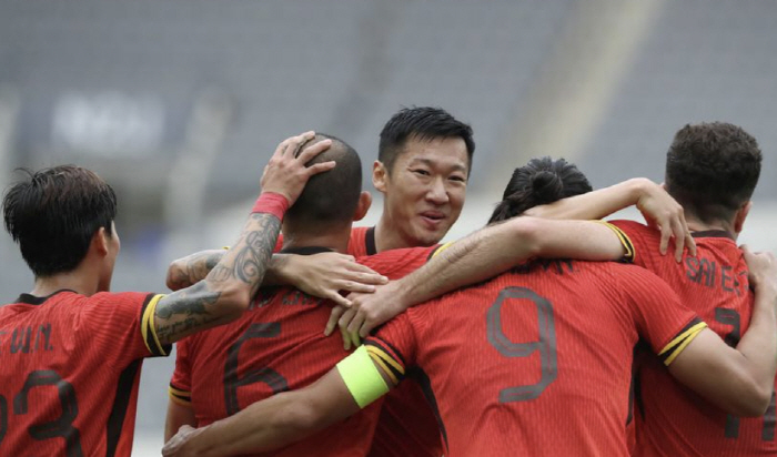 Cut the entire league salary! 1.4 Billion Fans Exploded Outrage Chinese Leaders Buy High-end Car Homes