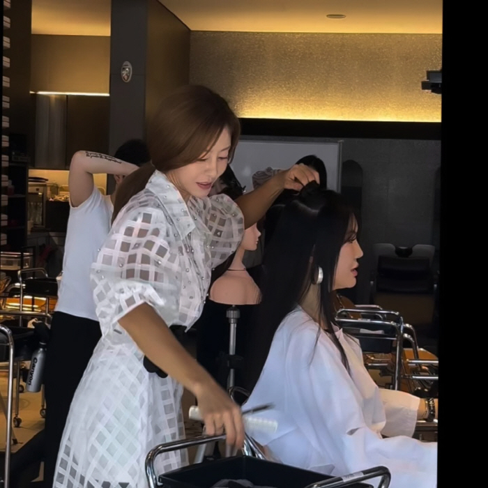 Hairdresser transformation Lee Ji-hyun, best friend Jang Young-ran, grooming herself → I started the first scissors