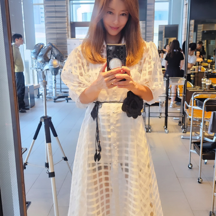 Hairdresser transformation Lee Ji-hyun, best friend Jang Young-ran, grooming herself → I started the first scissors