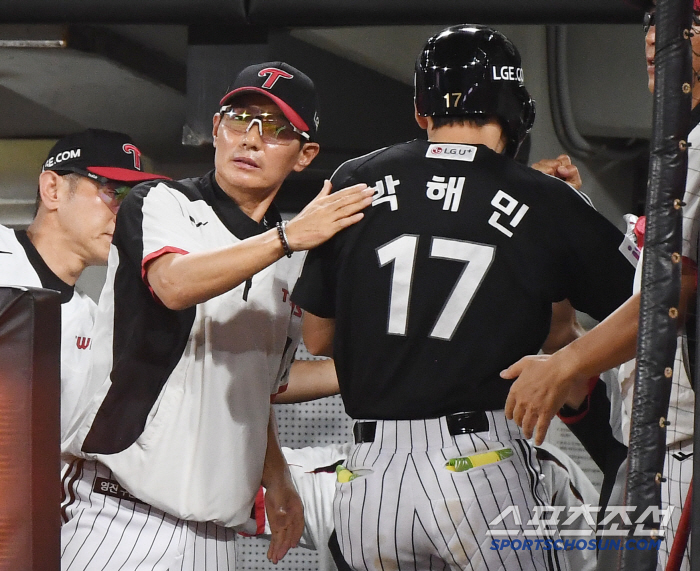 He said he saved me first, but he saved LG. A three-run shot tied in the ninth inning from 11 at-bats in the second half. The reason Park Hae-min thanked Oh Ji-hwan is because 