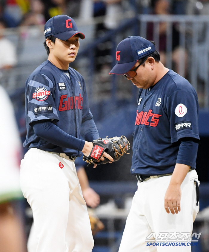 Hong Min Gi, who I believed in, collapsedHe laughed after blocking the bases loaded in the seventh inning, but after allowing the game to come from behind in the eighth inning, he left