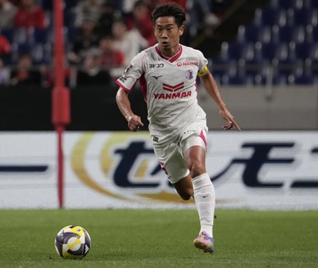 How dare you ignore someone from EPL! A legend from Manchester United, who was behind Park Ji-sung, was properly scratched by a joke from an old colleague. If you were a player, don't mock him