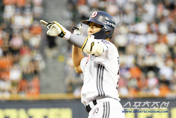 I don't think the 1st place team will have a day like this.. Um Sang-baek's six runs → Doosan hit Hanwha in the fourth inning. 100 Leads