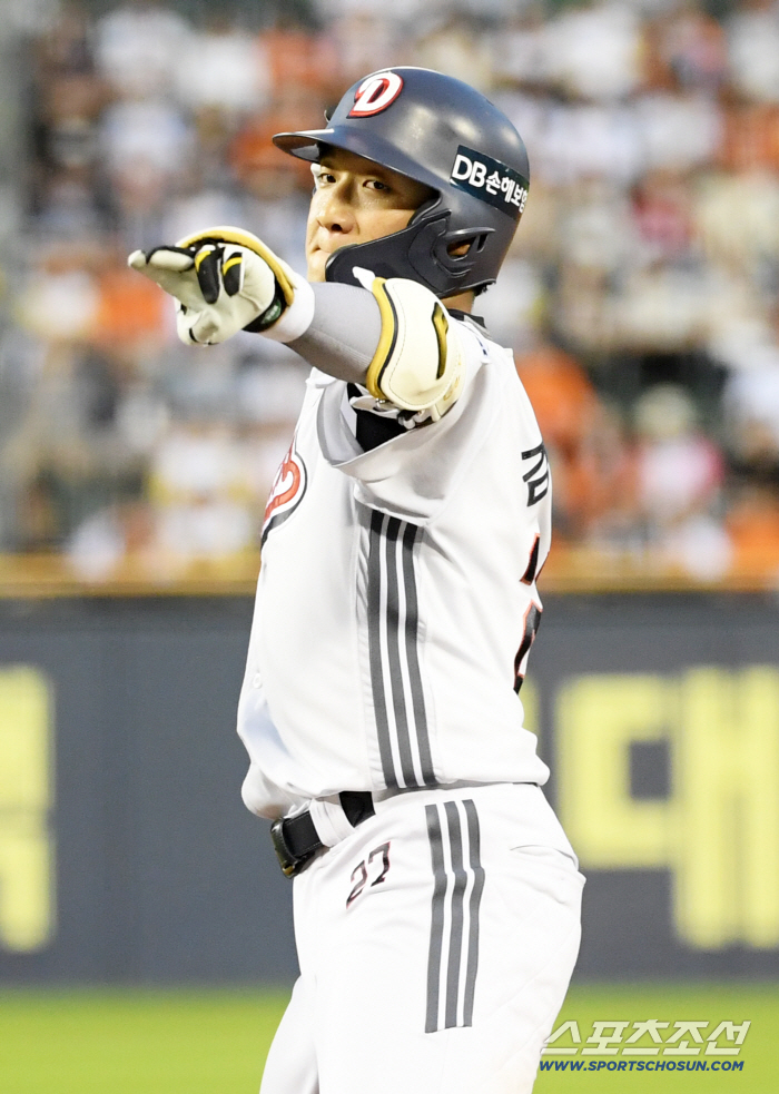 I don't think the 1st place team will have a day like this.. Um Sang-baek's six runs → Doosan hit Hanwha in the fourth inning. 100 Leads