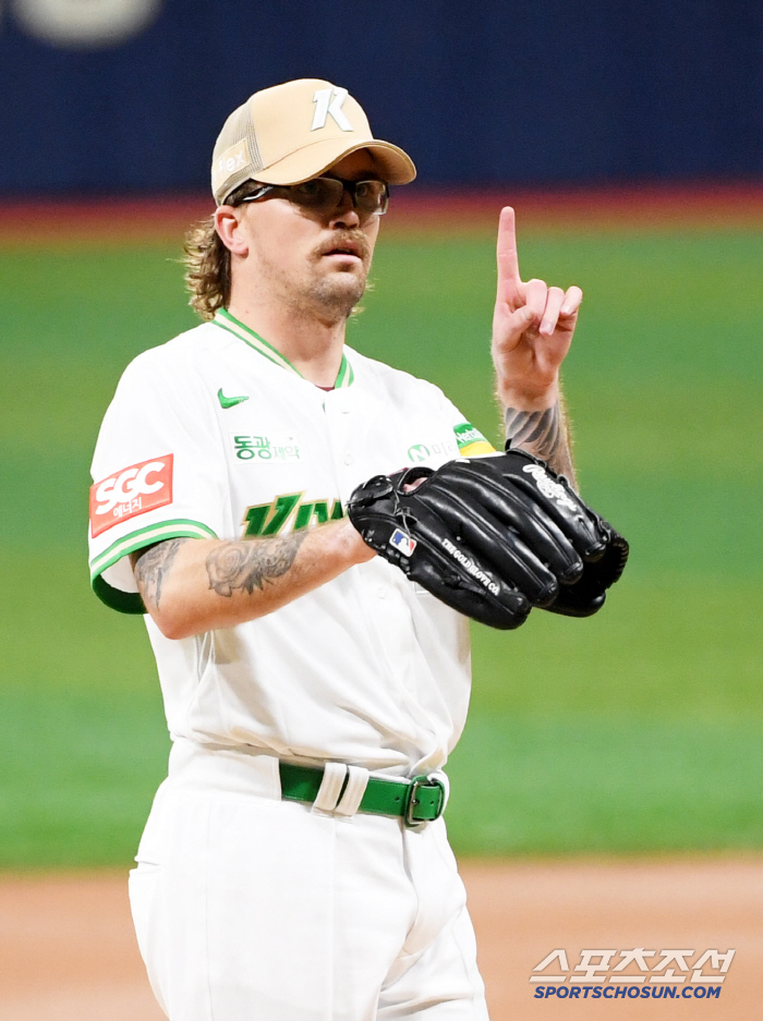I want this pitcher for 2G consecutive QS until the farewell match! Why did you choose to return home instead of staying…Possible comeback next year? 