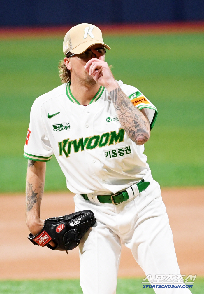 I want this pitcher for 2G consecutive QS until the farewell match! Why did you choose to return home instead of staying…Possible comeback next year? 