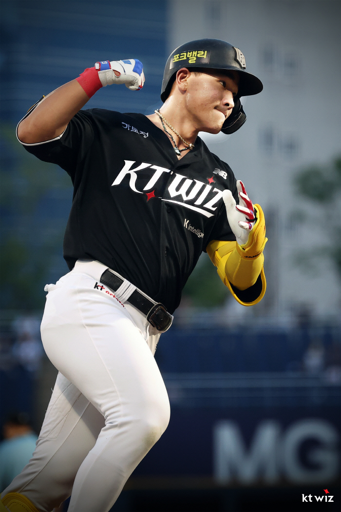 I'm scared. Ahn Hyun-min's 18th gun exploded again, Patrick Solbbang's super awesome KT, NC destroyed and won 2 consecutive games 