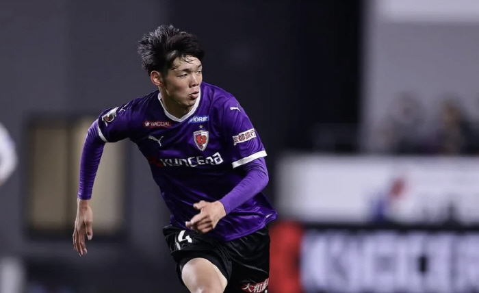 Japan, Japan!  The national team has become a huge hit, playing only five games and joining the prestigious La Liga club Park Ji-sung, junior, leaving a promising club born in 2005, and preparing to move