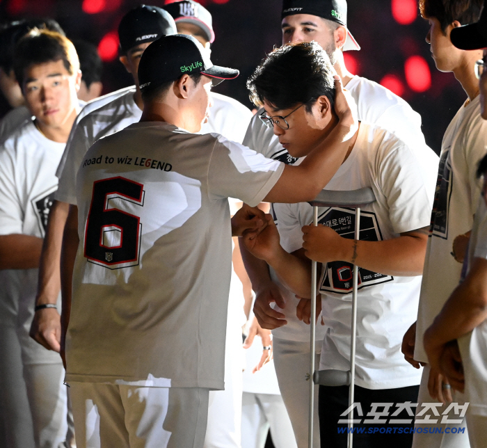 Kang Baek-ho, who returned from a major injury after tearing ligaments and eight weeks of diagnosis, suddenly replaced during the game. Why? 