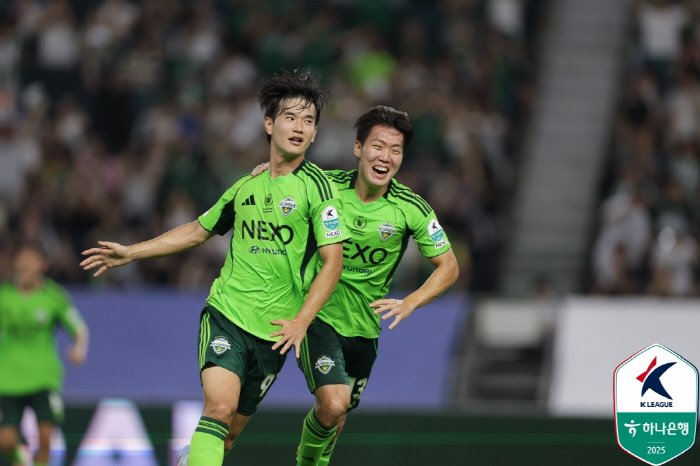 Kim Jin-gyu Compano's consecutive goals Jeonbuk and Kim Dae-woo leave Gangwon with 20 wins, 22 official matches without losing  leading the race 
