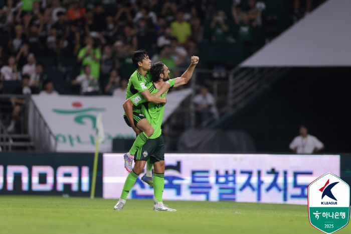 Kim Jin-gyu Compano's consecutive goals Jeonbuk and Kim Dae-woo leave Gangwon with 20 wins, 22 official matches without losing  leading the race 