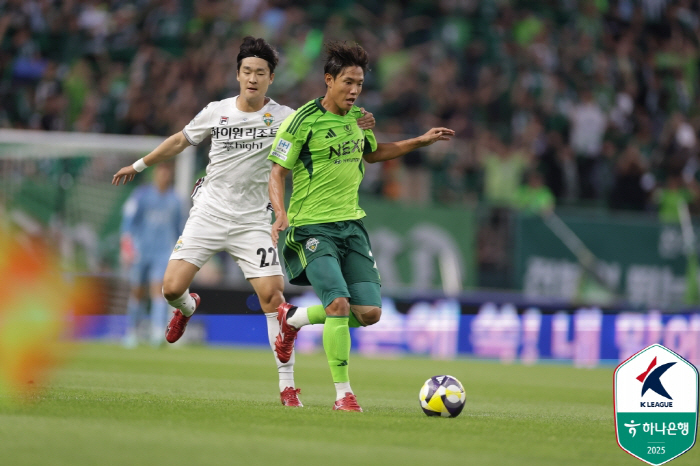 Kim Jin-gyu Compano's consecutive goals Jeonbuk and Kim Dae-woo leave Gangwon with 20 wins, 22 official matches without losing  leading the race 