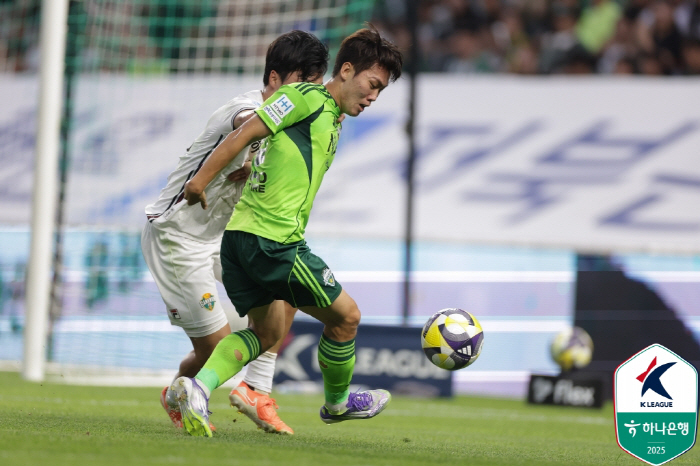 Kim Jin-gyu Compano's consecutive goals Jeonbuk and Kim Dae-woo leave Gangwon with 20 wins, 22 official matches without losing  leading the race 