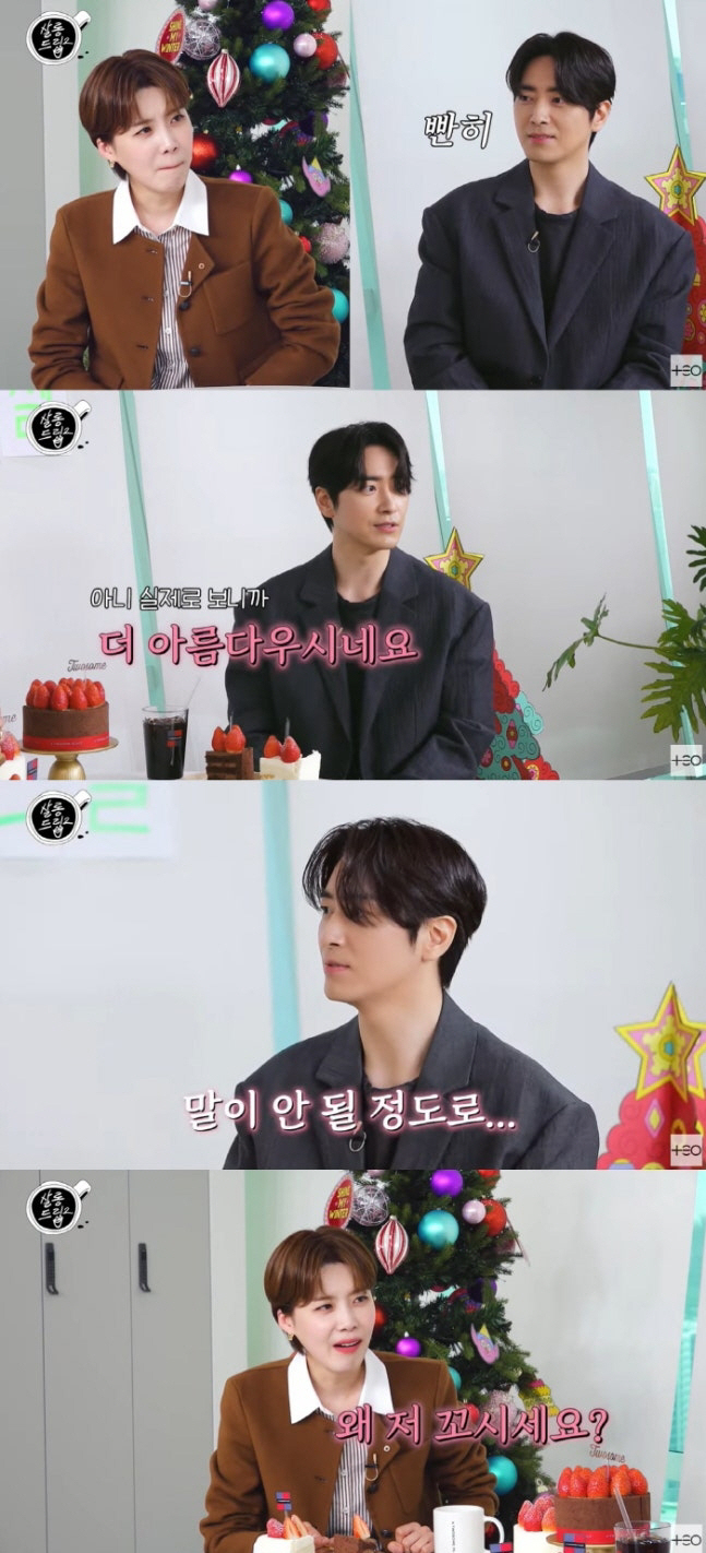 Lee Joon-hyuk and Jang Do-yeon showed interest in him..Even the gift makes my heart flutter is so sweet