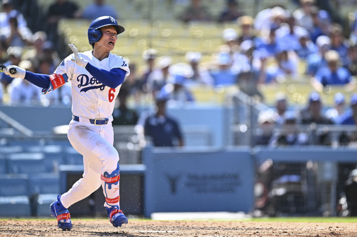 A new concept utility man appeared  Kim Hye-sung's great instinct, which was recognized by the media, succeeded in stealing 12 consecutive bases in the big league. If you run, you can't stop it