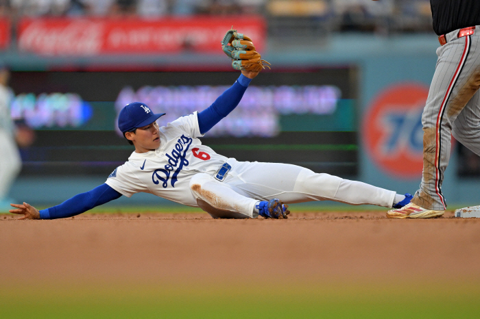 A new concept utility man appeared  Kim Hye-sung's great instinct, which was recognized by the media, succeeded in stealing 12 consecutive bases in the big league. If you run, you can't stop it