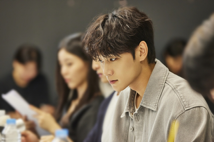  Park Ji-hoo → Roh Jae-won is coming..Our school is back with 2K zombie items