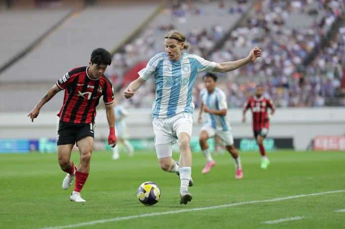  Once again, bench Eric  Rubik's Son → Lee Myung-jae will face off for the first time in his home...Ulsan and Daejeon Reveal Best 11 in Brinken's Blood Fight