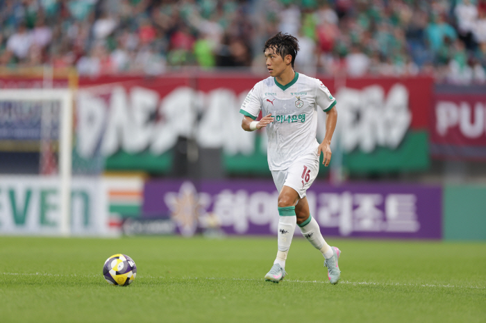  Once again, bench Eric  Rubik's Son → Lee Myung-jae will face off for the first time in his home...Ulsan and Daejeon Reveal Best 11 in Brinken's Blood Fight