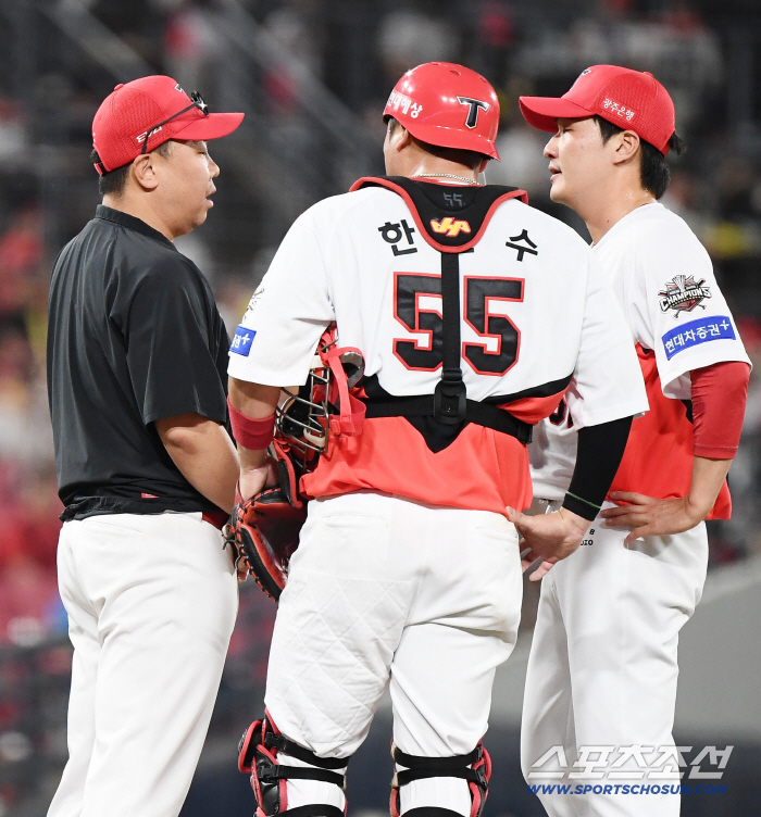  Director Lee Bum-ho encourages Jeon Sang-hyun