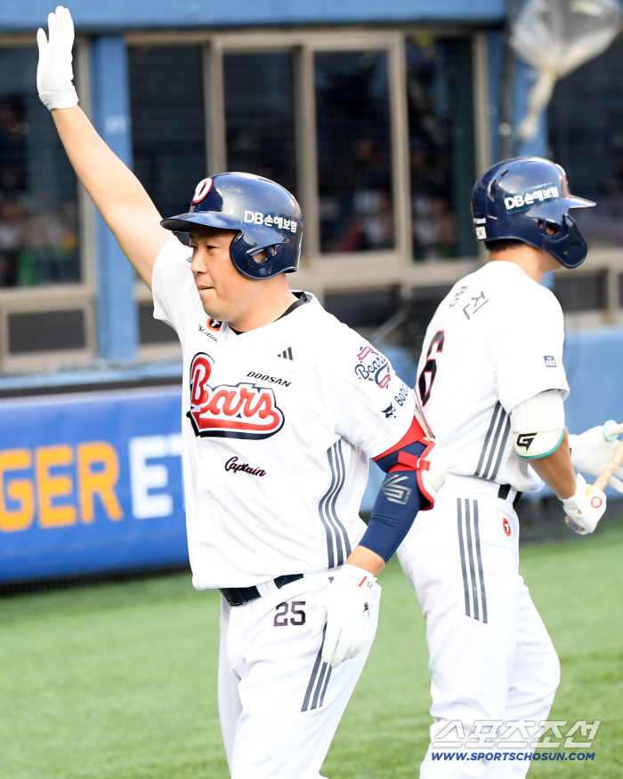  Doosan Yang Eui-ji, a solo shot, gets the upper hand